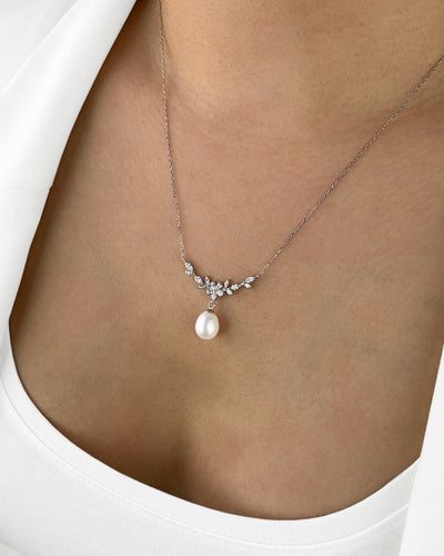 Damen Halskette Silber 925 Anhänger einzelne Perle Süßwasserzucht Kristalle 'Leia', 45cm filigrane Silberkette Perlenanhänger Geschenk DANIEL CLIFFORD