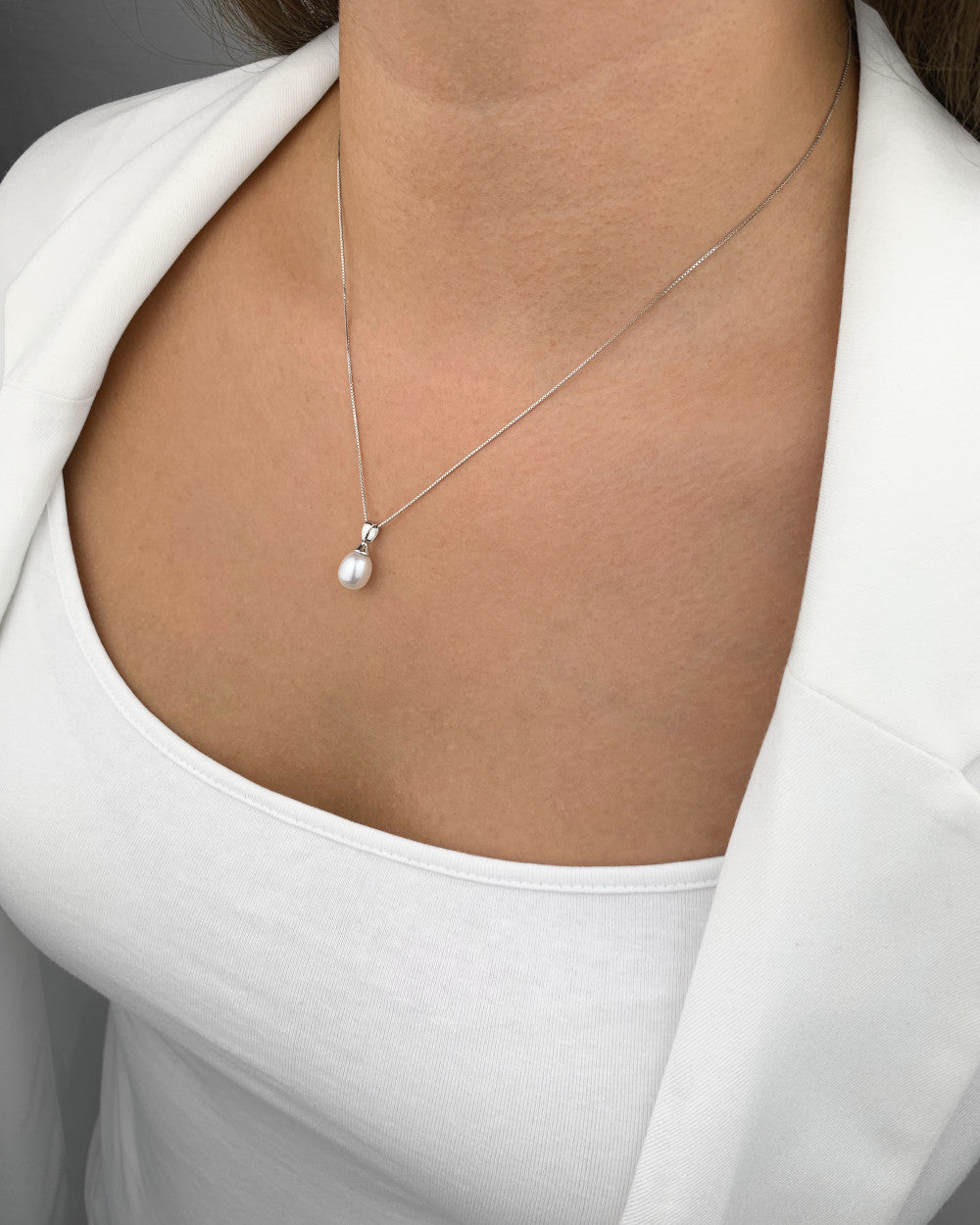DANIEL CLIFFORD „Maggie“ Damen Halskette Silber 925 rhodiniert Anhänger Süßwasserzucht Perle, 45cm Silberkette mit Perlenanhänger