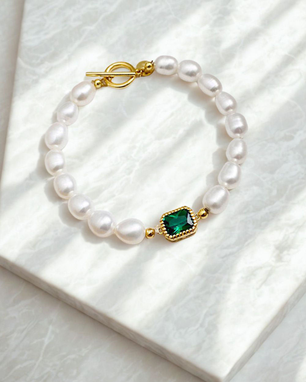 DANIEL CLIFFORD „Ellen“ Damen Armband Perlen Süßwasserzucht Silber 925 vergoldet 14k Gold & Zirkonia Kristall grün, Perlenarmband Knebel-Verschluss 