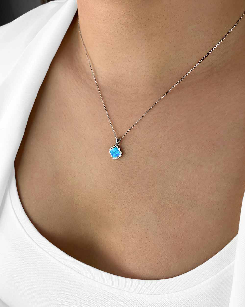 Damen Halskette Silber 925 Anhänger Kristall blau 'Alexis', filigrane Silberkette kleiner Stein türkis Quadrat dünne Kette Kristallanhänger DANIEL CLIFFORD