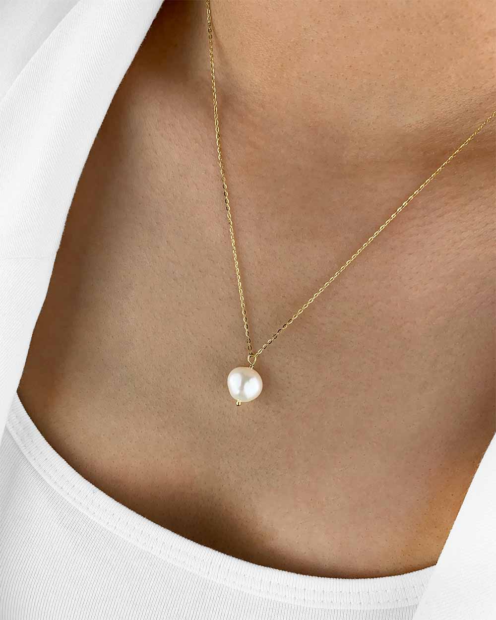 Damen Halskette Silber 925 vergoldet Anhänger 'Leandra', Silberkette Perlenanhänger Kette & eine Perle, Barock Perlenkette 1 Süßwasserzuchtperle weiß