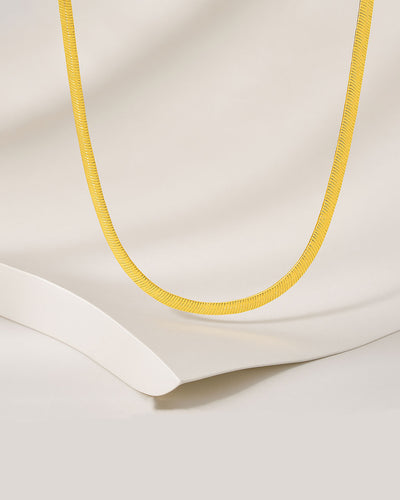 Damen Halskette 925 Silber vergoldet 18k 'Janine', 40cm – 45cm goldene Silberkette dünn, Schlangenkette flache Fischgrätenkette Choker | Clifford 