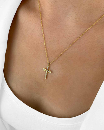 Damen Halskette Silber 925 vergoldet Anhänger Kreuz + Kristalle 'Theodora', filigrane Silberkette goldener Kreuzanhänger, dünne Kreuzkette mit Steinen