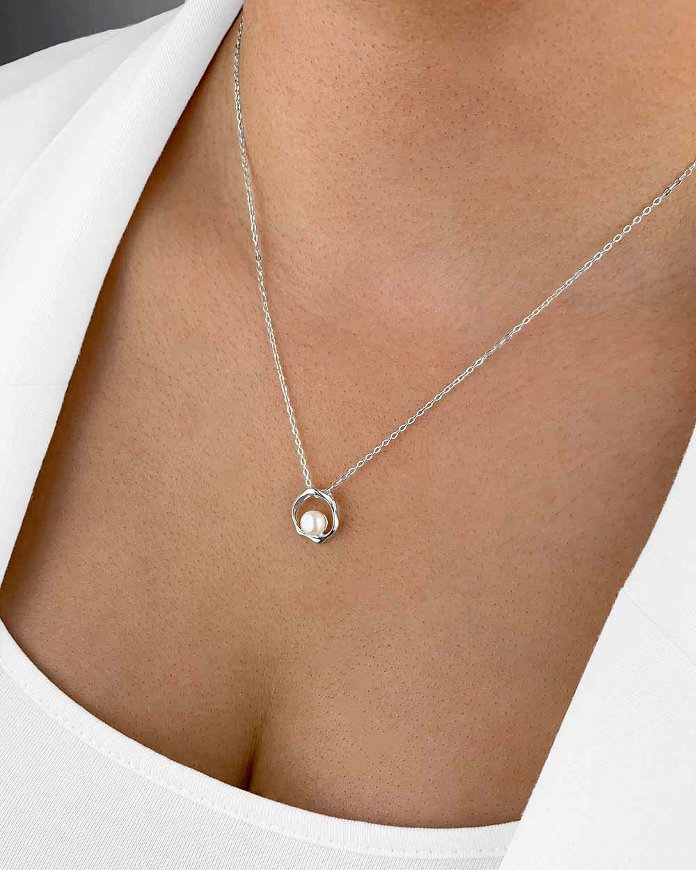 Damen Halskette Silber 925 Anhänger Perle weiß 'Helena', Silberkette runder Anhänger Süßwasserzuchtperle dünne Kette Perlenanhänger  