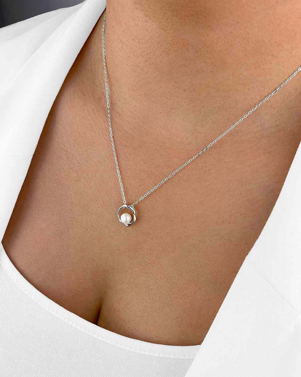 Damen Halskette Silber 925 Anhänger Perle weiß 'Helena', Silberkette runder Anhänger Süßwasserzuchtperle dünne Kette Perlenanhänger  