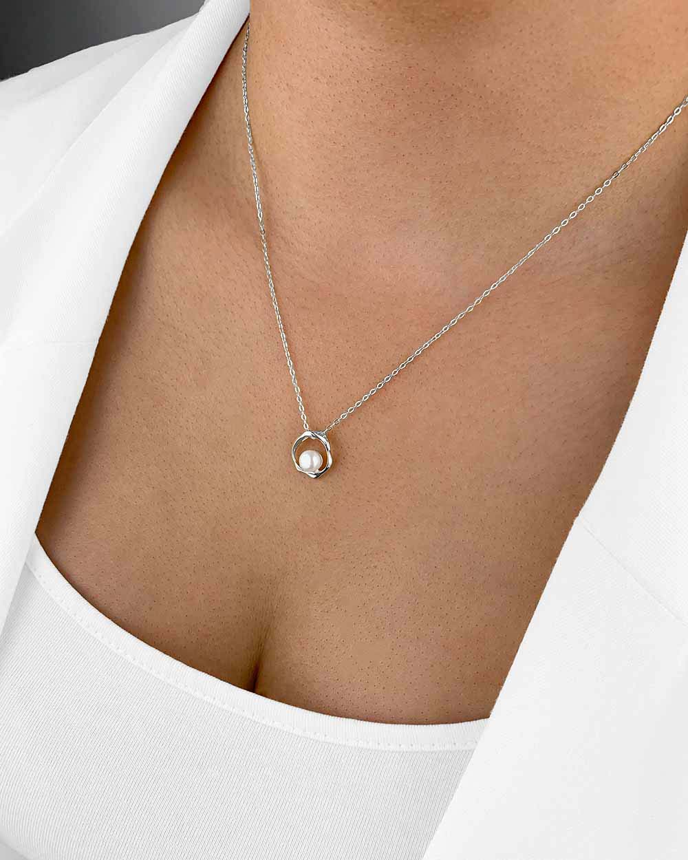 Damen Halskette Silber 925 Anhänger Perle weiß 'Helena', Silberkette runder Anhänger Süßwasserzuchtperle dünne Kette Perlenanhänger  
