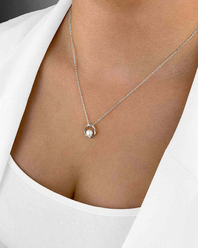 Damen Halskette Silber 925 Anhänger Perle weiß 'Helena', Silberkette runder Anhänger Süßwasserzuchtperle dünne Kette Perlenanhänger  