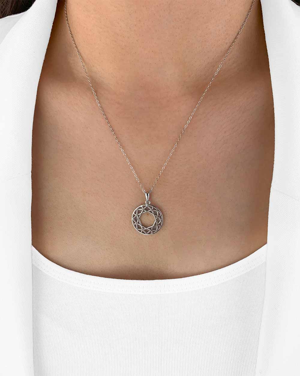Damen Halskette Silber 925 Anhänger Kreis rund 'Alira', filigrane Silberkette mit rundem Kreisanhänger Mandala geometrisch, dünne Kette Polygon Netz