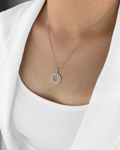 Damen Halskette Silber 925 Anhänger Kreis rund 'Alira', filigrane Silberkette mit rundem Kreisanhänger Mandala geometrisch, dünne Kette Polygon Netz