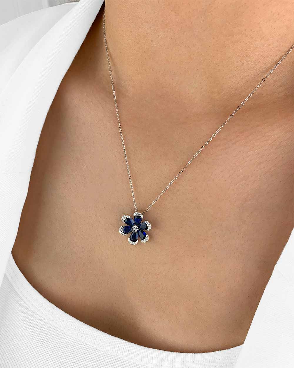 Damen Halskette Silber 925 Anhänger Blume Kristall blau 'Talira', filigrane Silberkette & blauer Blumenanhänger dünne Kette Blüte Blumenkette Zirkonia