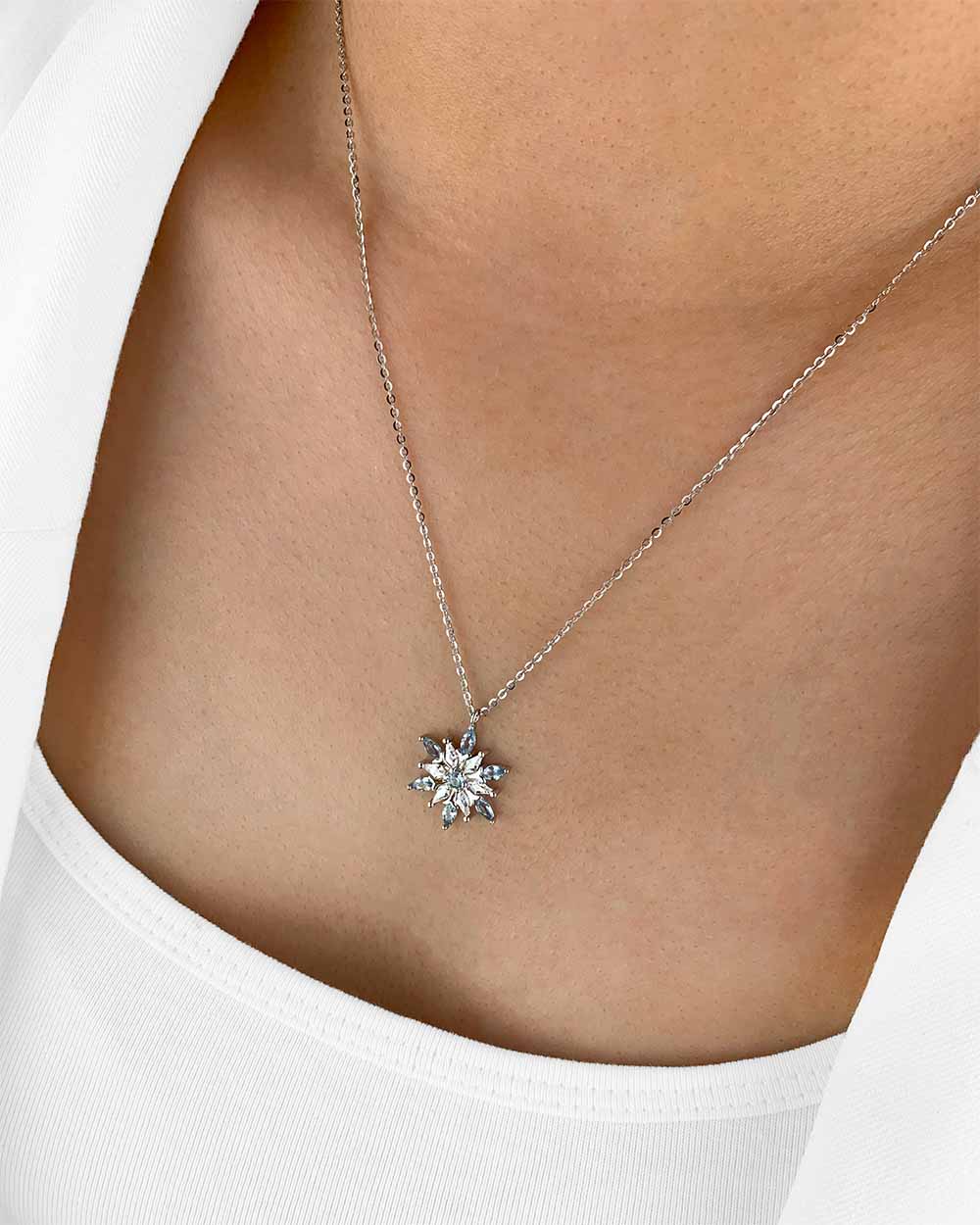 Damen Halskette Silber 925 Schneeflocke Anhänger Kristall blau 'Natalie', filigrane Silberkette Eiskristall, dünne Kette Schneekristall Winter Schmuck