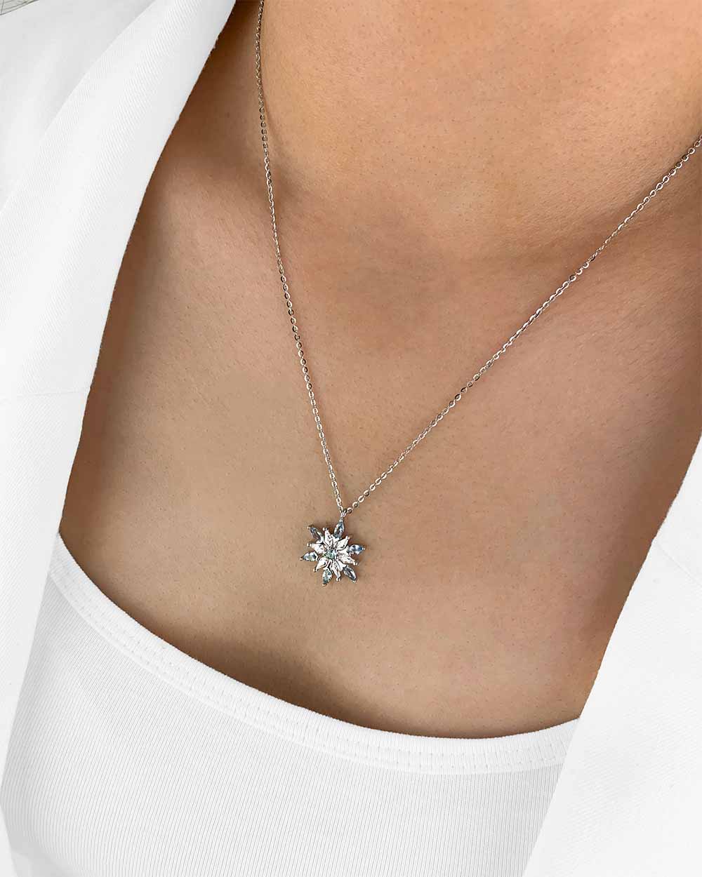 Damen Halskette Silber 925 Schneeflocke Anhänger Kristall blau 'Natalie', filigrane Silberkette Eiskristall, dünne Kette Schneekristall Winter Schmuck