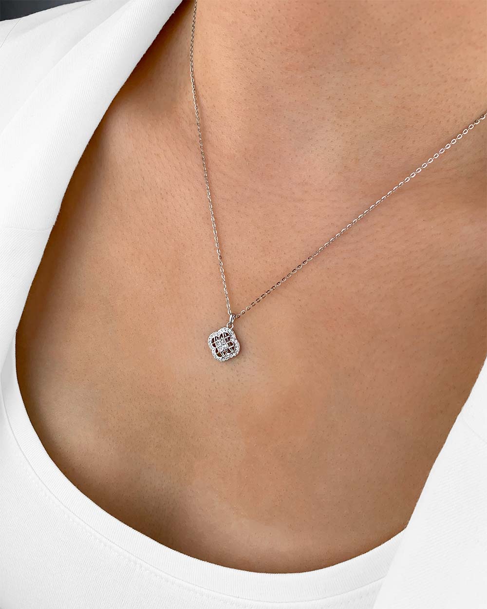 Damen Halskette Silber 925 Anhänger Kristall Gitter 'Mirabelle', filigrane Silberkette + Kristallanhänger symmetrisch, Vierpass Quatrefoil Kette Stein