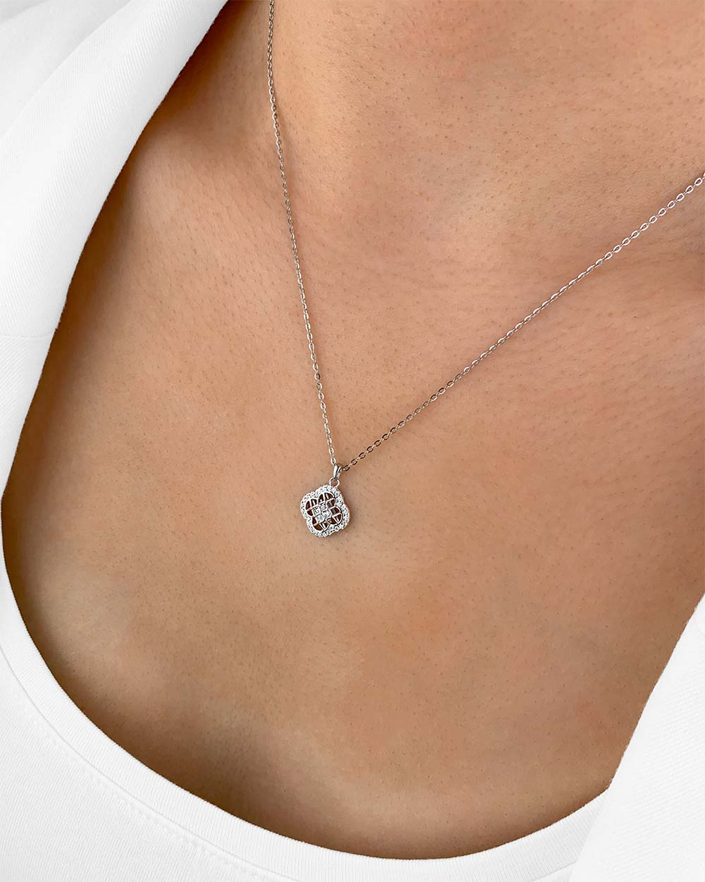 Damen Halskette Silber 925 Anhänger Kristall Gitter 'Mirabelle', filigrane Silberkette + Kristallanhänger symmetrisch, Vierpass Quatrefoil Kette Stein