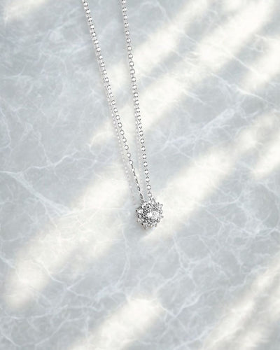 Damen Halskette Silber 925 Anhänger Schneeblume Eisblume 'Yuki', filigrane Silberkette Kristallanhänger klein, dünne Kette Steinchen Zirkonia Kristall