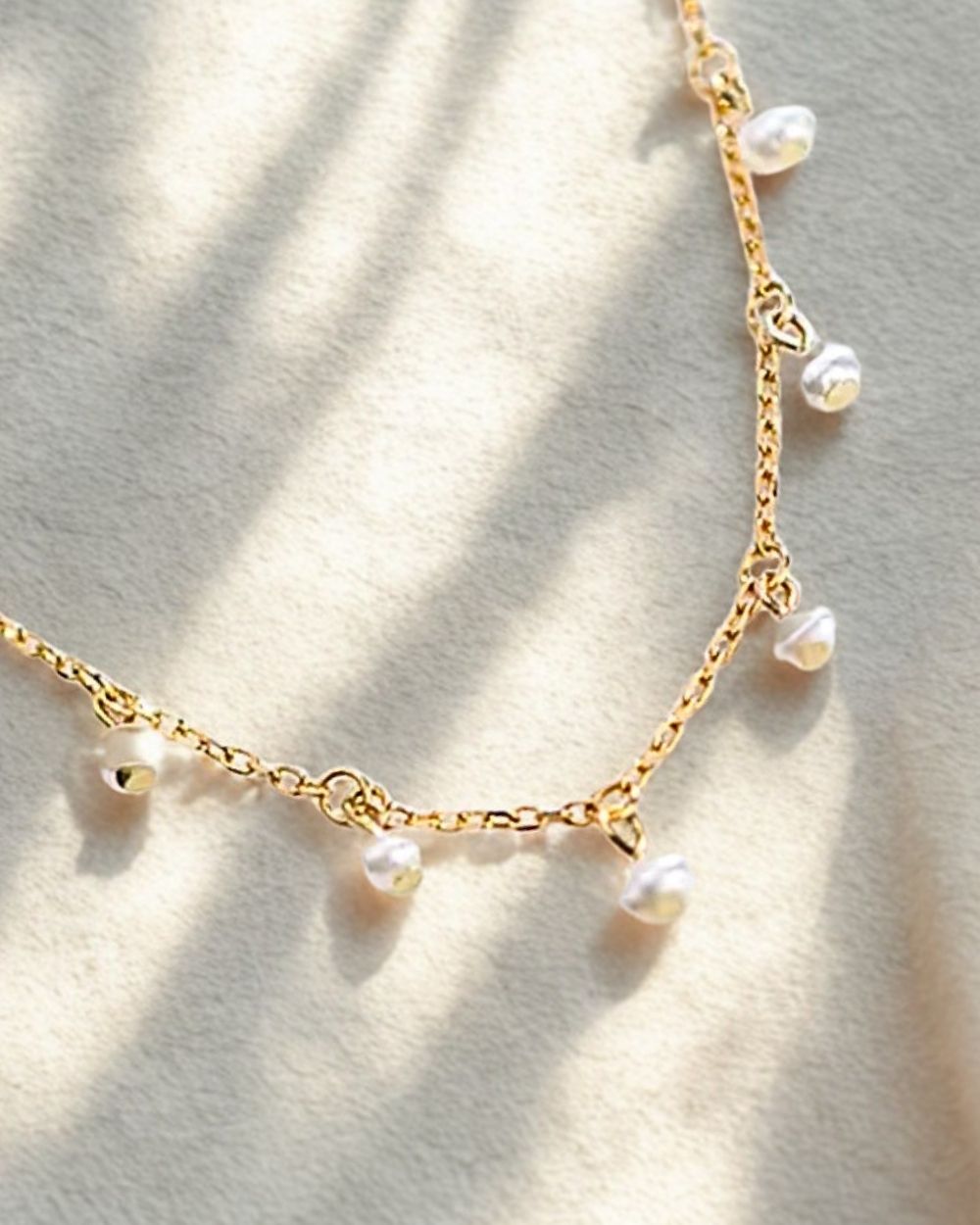 Damen Halskette Silber 925 vergoldet mit Perlenanhänger 'Maddy', goldene Silberkette Collier mit vielen Perlen Anhänger, Kette Süßwasserzuchtperlen