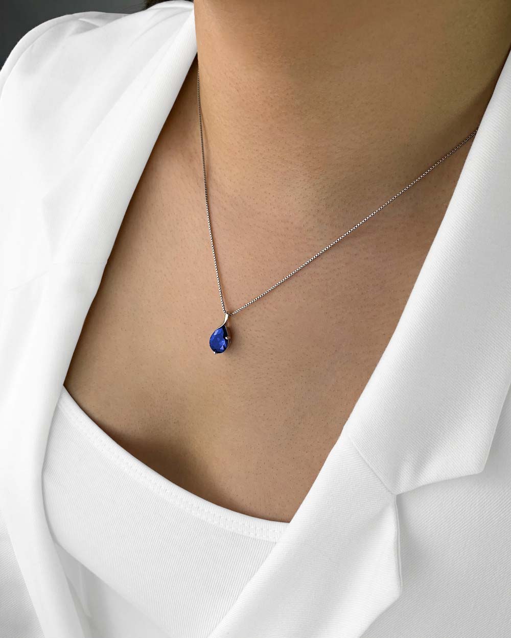 DANIEL CLIFFORD „Violette“ Damen Halskette Silber 925 Anhänger Kristall blau, 45cm filigrane Silberkette Kristallanhänger dünne Kette Stein königsblau