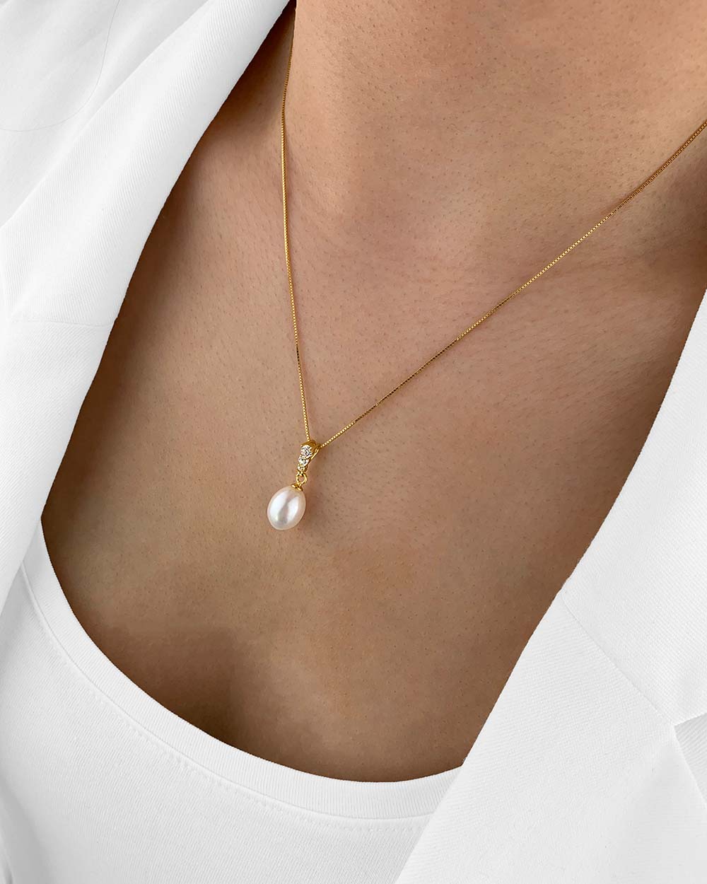 Damen Halskette Silber 925 vergoldet 1 Perle Anhänger Perlenkette 'Marielle', filigrane Silberkette goldener Perlenanhänger Kette echt Süßwasserzucht