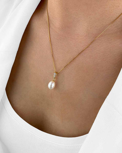 Damen Halskette Silber 925 vergoldet 1 Perle Anhänger Perlenkette 'Marielle', filigrane Silberkette goldener Perlenanhänger Kette echt Süßwasserzucht