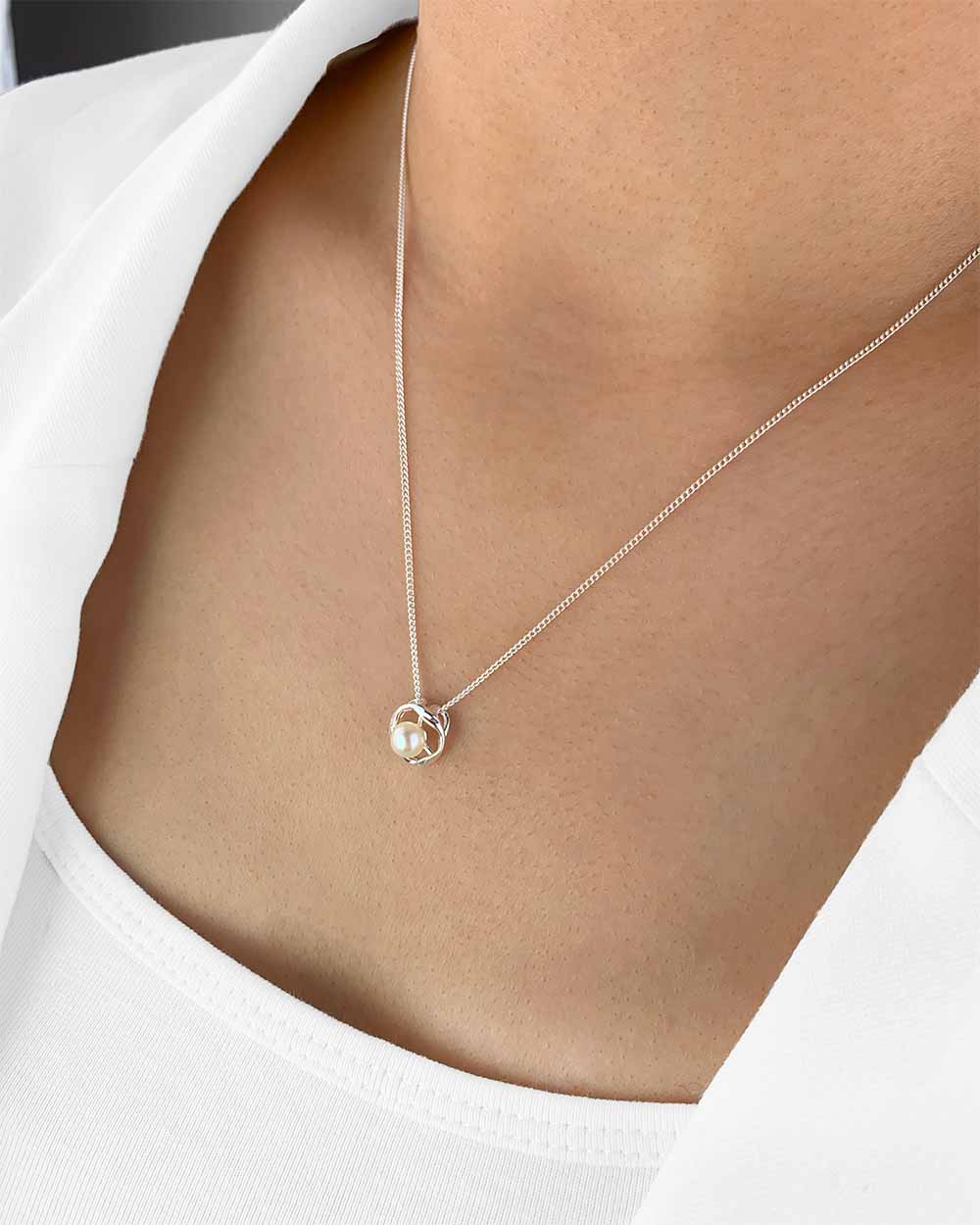 Damen Halskette Silber 925 Anhänger Perle 'Matilde', filigrane Silberkette mit einer Perle Perlenanhänger 1 Süßwasserzuchtperle echt Perlenkette weiß 