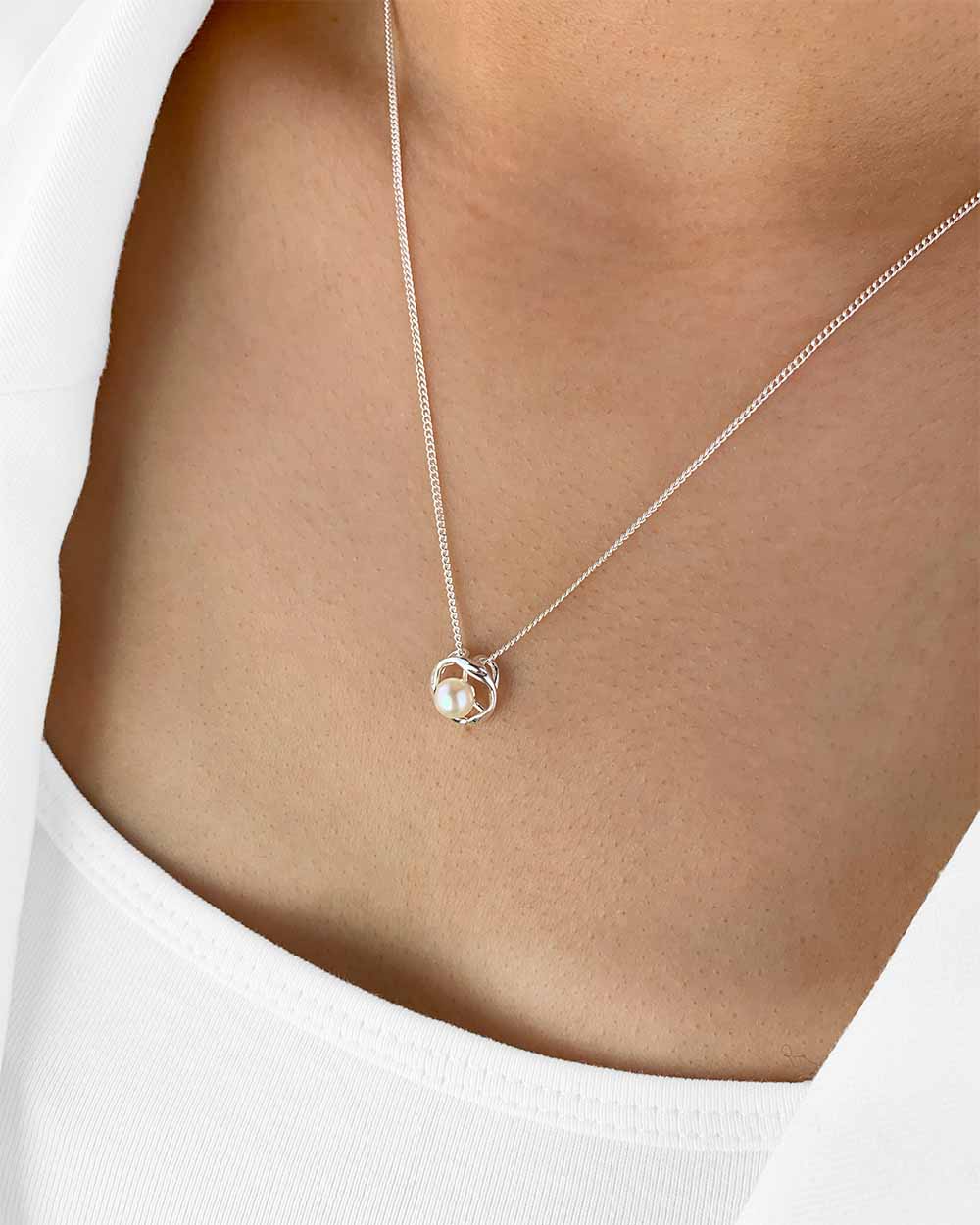 Damen Halskette Silber 925 Anhänger Perle 'Matilde', filigrane Silberkette mit einer Perle Perlenanhänger 1 Süßwasserzuchtperle echt Perlenkette weiß 
