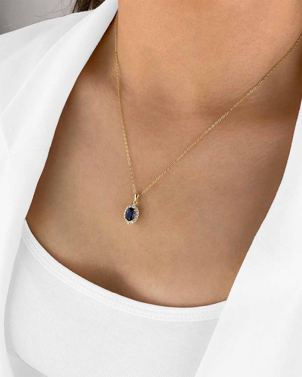 Damen Halskette Silber 925 vergoldet Anhänger Kristall blau 'Isolde', goldene Silberkette Kristallanhänger klein, dünne Kette blauer Stein Frauen