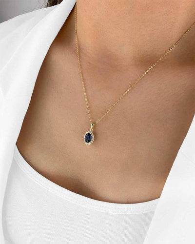 Damen Halskette Silber 925 vergoldet Anhänger Kristall blau 'Isolde', goldene Silberkette Kristallanhänger klein, dünne Kette blauer Stein Frauen