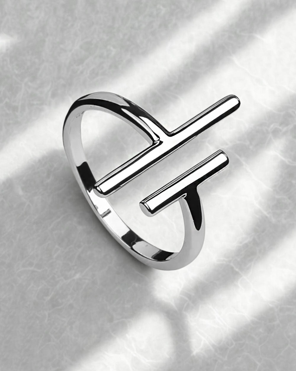 Damen Ring Silber 925 glänzend poliert Balken 'Tiana' rhodinierter Silberring größenverstellbar offen Ring dünn filigraner Fingerring DANIEL CLIFFORD 
