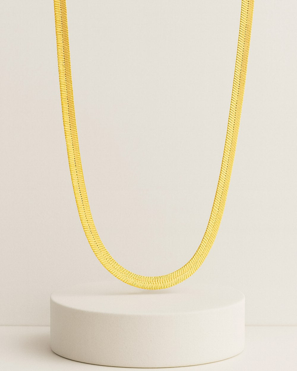 Damen Halskette 925 Silber vergoldet 18k 'Jasmine', 31cm – 40cm goldene Silberkette breit, Schlangenkette flache Fischgrätenkette Choker | Clifford 