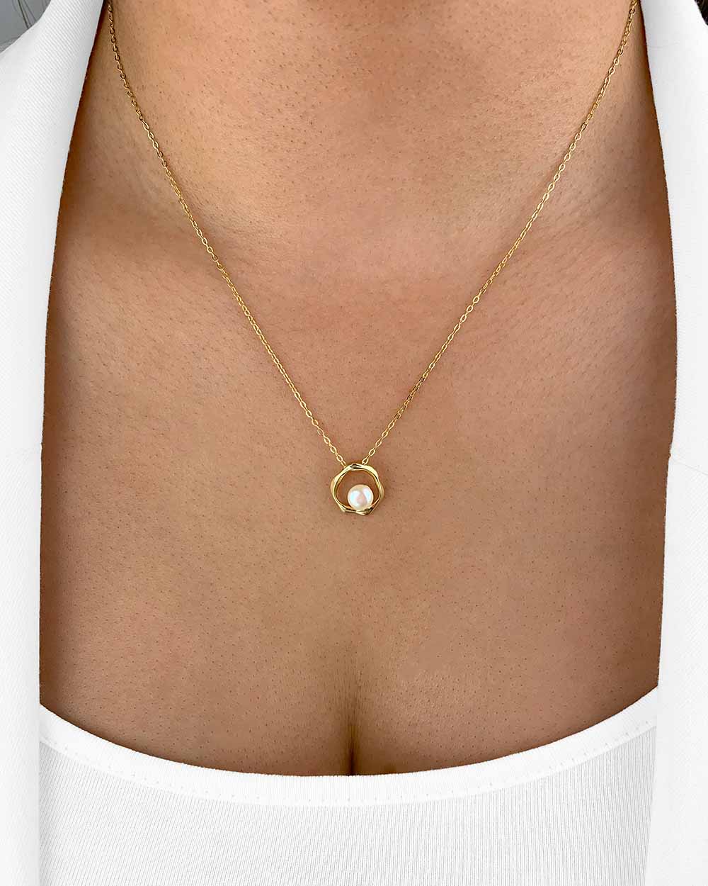 Damen Halskette Silber 925 vergoldet Anhänger Perle weiß 'Helena', goldene Silberkette runder Anhänger Süßwasserzuchtperle dünne Kette Perlenanhänger