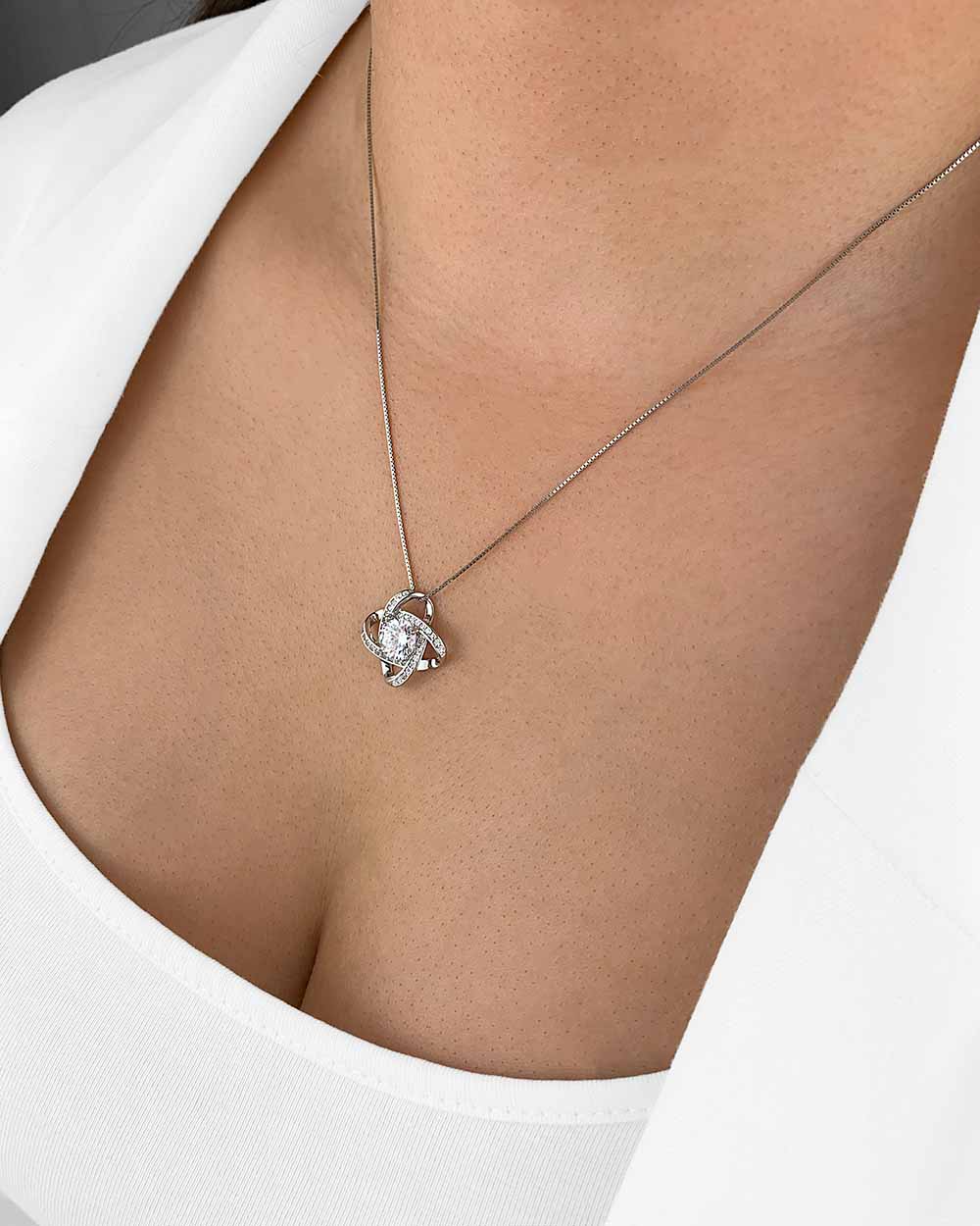Damen Halskette Silber 925 Cassandra, 45cm filigrane Silberkette  geschwungener Anhnger Kristall Zirkonia verschlungen | Daniel Clifford