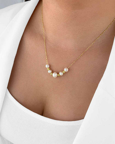 Damen Halskette Silber 925 Gelbgold vergoldet Süßwasserzucht Perlen weiß 'Maisy', filigrane Goldkette Collier Perlencollier mit Goldkugeln Perlenkette Sterlingsilber