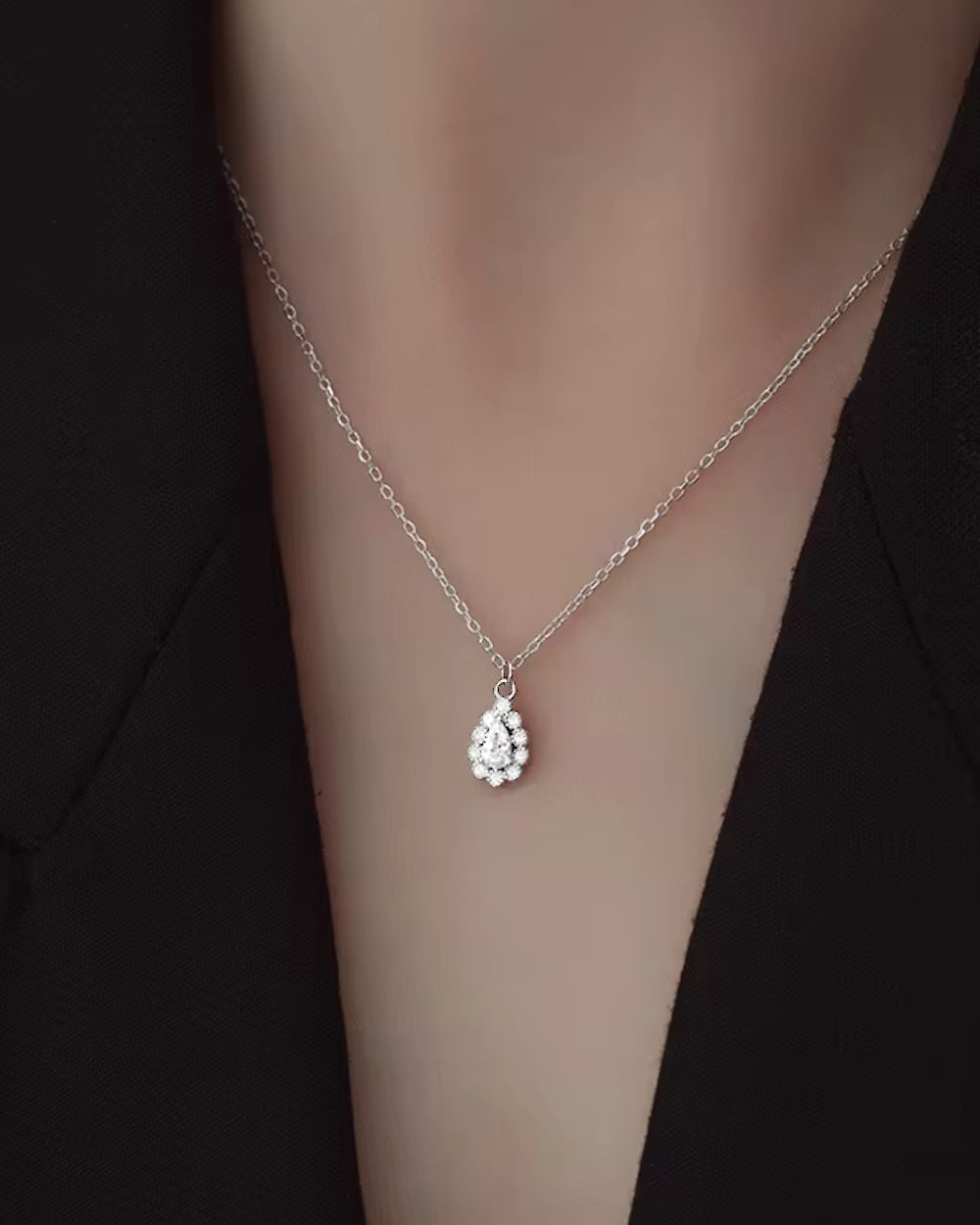 Damen Halskette Silber 925 Anhänger Kristalle Tropfen 'Yvonne', filigrane Silberkette kleiner Kristallanhänger tropfenförmig dünne Kette mit Steinchen