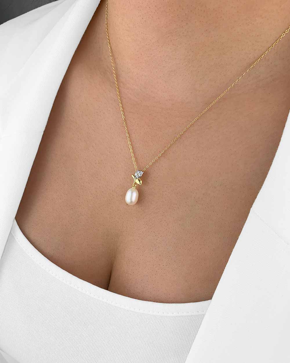 Damen Halskette Silber 925 vergoldet Anhänger Süßwasserzucht Perle Birne 'Amira', goldene Silberkette Perlenanhänger dünne Kette Kristall Blätter