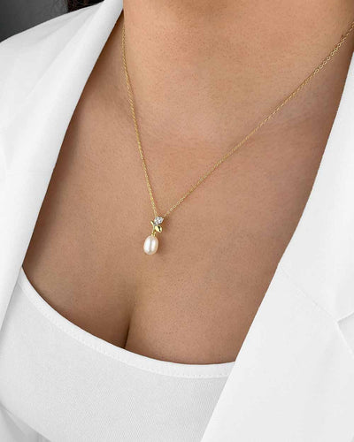 Damen Halskette Silber 925 vergoldet Anhänger Süßwasserzucht Perle Birne 'Amira', goldene Silberkette Perlenanhänger dünne Kette Kristall Blätter 