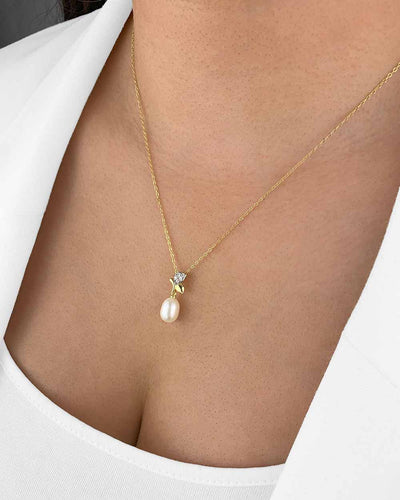 Damen Halskette Silber 925 vergoldet Anhänger Süßwasserzucht Perle Birne 'Amira', goldene Silberkette Perlenanhänger dünne Kette Kristall Blätter 
