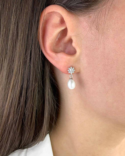 Damen Ohrringe Silber 925 Süßwasserzucht Perle weiß 'Whitney', filigrane Ohrstecker Zirkonia Kristalle weiße Perlen klein rhodiniert DANIEL CLIFFORD