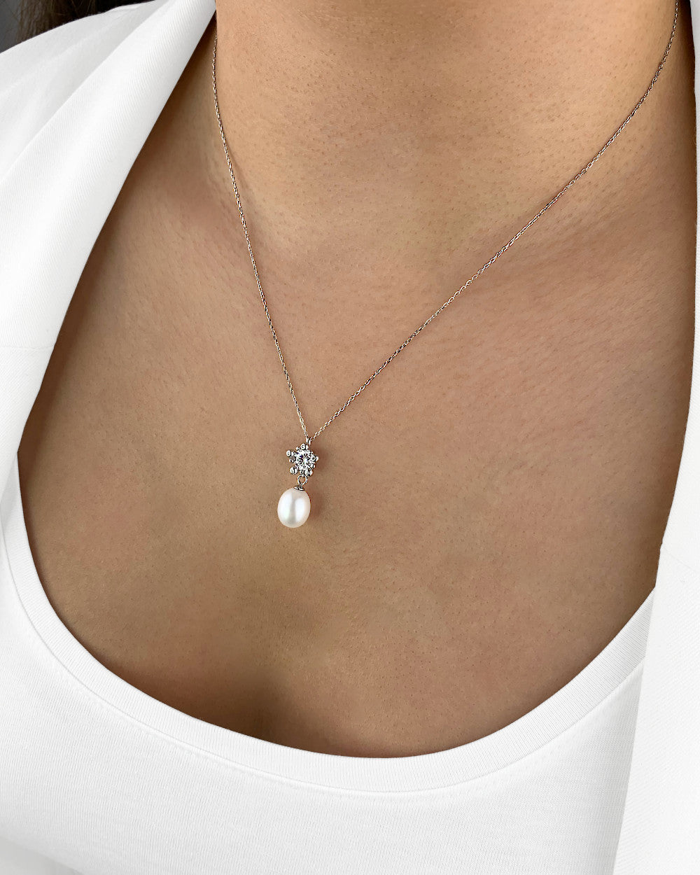 Damen Halskette Silber 925 Anhänger einzelne Perle 1 Süßwasserzucht Kristalle Blume 'Nala' 45cm filigrane Silberkette Perlenanhänger Geschenk CLIFFORD