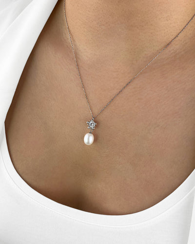 Damen Halskette Silber 925 Anhänger einzelne Perle 1 Süßwasserzucht Kristalle Blume 'Nala' 45cm filigrane Silberkette Perlenanhänger Geschenk CLIFFORD
