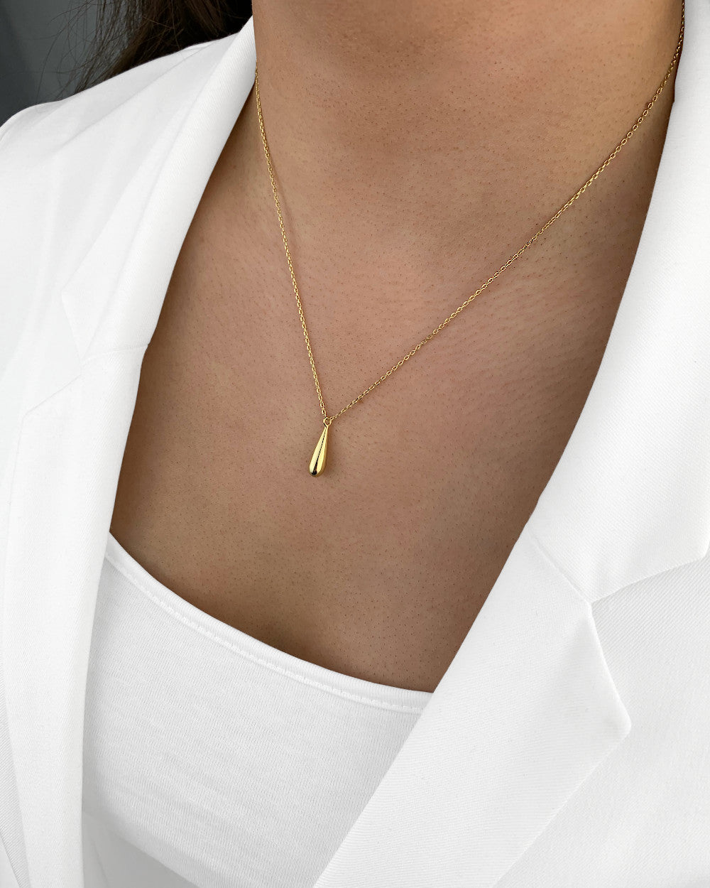 Damen Halskette 925 Silber vergoldet Anhänger Tropfen 'Tabea', 39cm – 45cm filigrane Silberkette Tropfenform Pendelkette goldene Kette Pendel | Daniel Clifford
