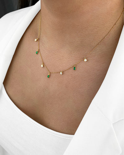 Damen Halskette 925 Silber vergoldet kleine Anhänger 'Pria' 40cm – 45cm goldene Silberkette Kristall Collier mit grünen Steinen, bunte Steinchen Kette