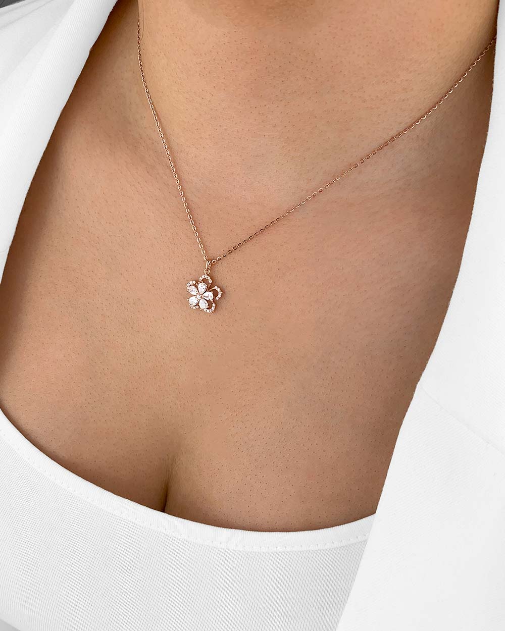 Damen Halskette Silber 925 vergoldet Anhänger Kristall Blumenkette 'Linea', filigrane Silberkette goldener Blumenanhänger klein, drehende Kette Blume