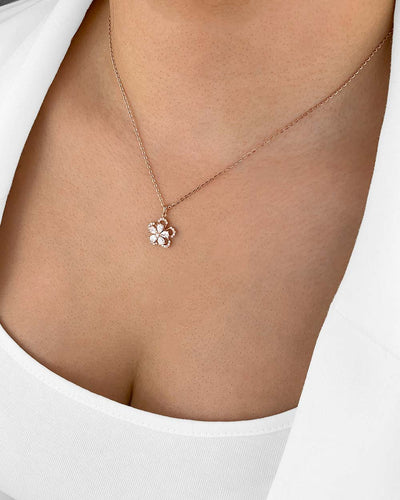 Damen Halskette Silber 925 vergoldet Anhänger Kristall Blumenkette 'Linea', filigrane Silberkette goldener Blumenanhänger klein, drehende Kette Blume