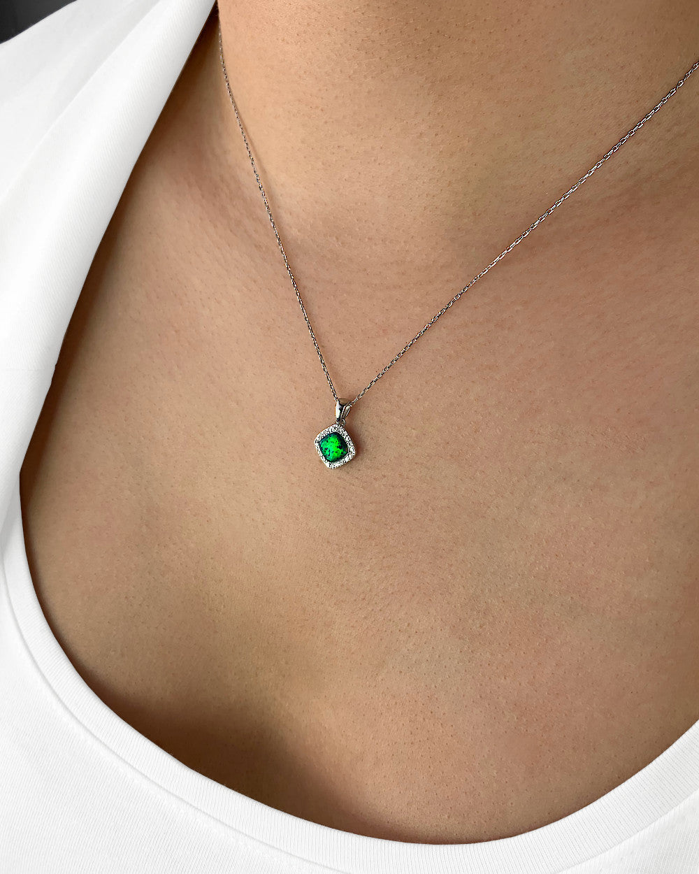 Damen Halskette Silber 925 Anhänger Kristall grün 'Alexis', filigrane Silberkette kleiner Stein Quadrat dünne Kette Kristallanhänger DANIEL CLIFFORD