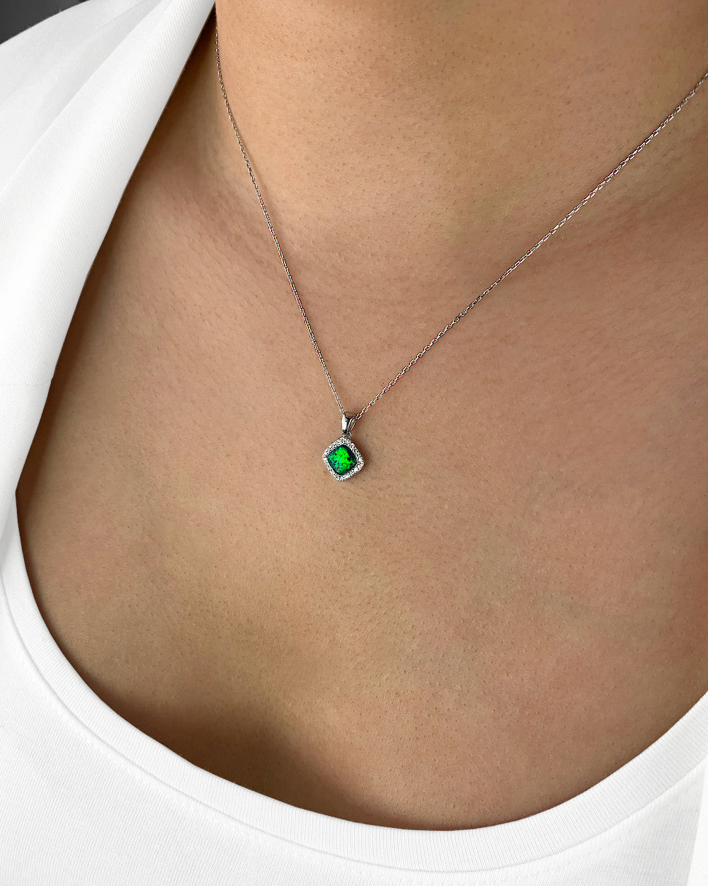 Damen Halskette Silber 925 Anhänger Kristall grün 'Alexis', filigrane Silberkette kleiner Stein Quadrat dünne Kette Kristallanhänger DANIEL CLIFFORD