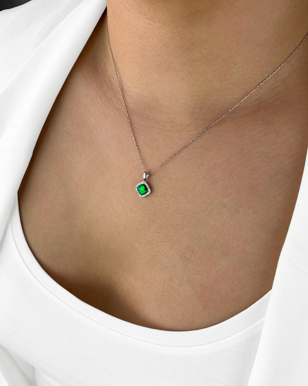 Damen Halskette Silber 925 Anhänger Kristall grün 'Alexis', filigrane Silberkette kleiner Stein Quadrat dünne Kette Kristallanhänger DANIEL CLIFFORD