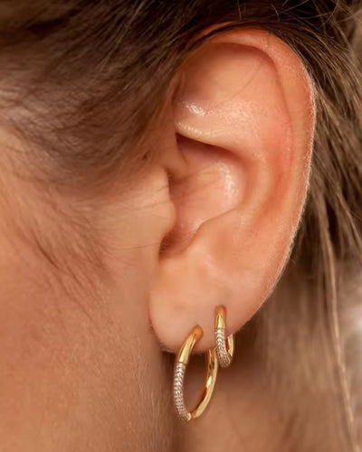 Damen Creolen Ohrringe 925 Silber vergoldet 'Liara', 15mm Creolen goldene Ohrstecker mit Zirkonia Kristallen runde Creolenstecker DANIEL CLIFFORD