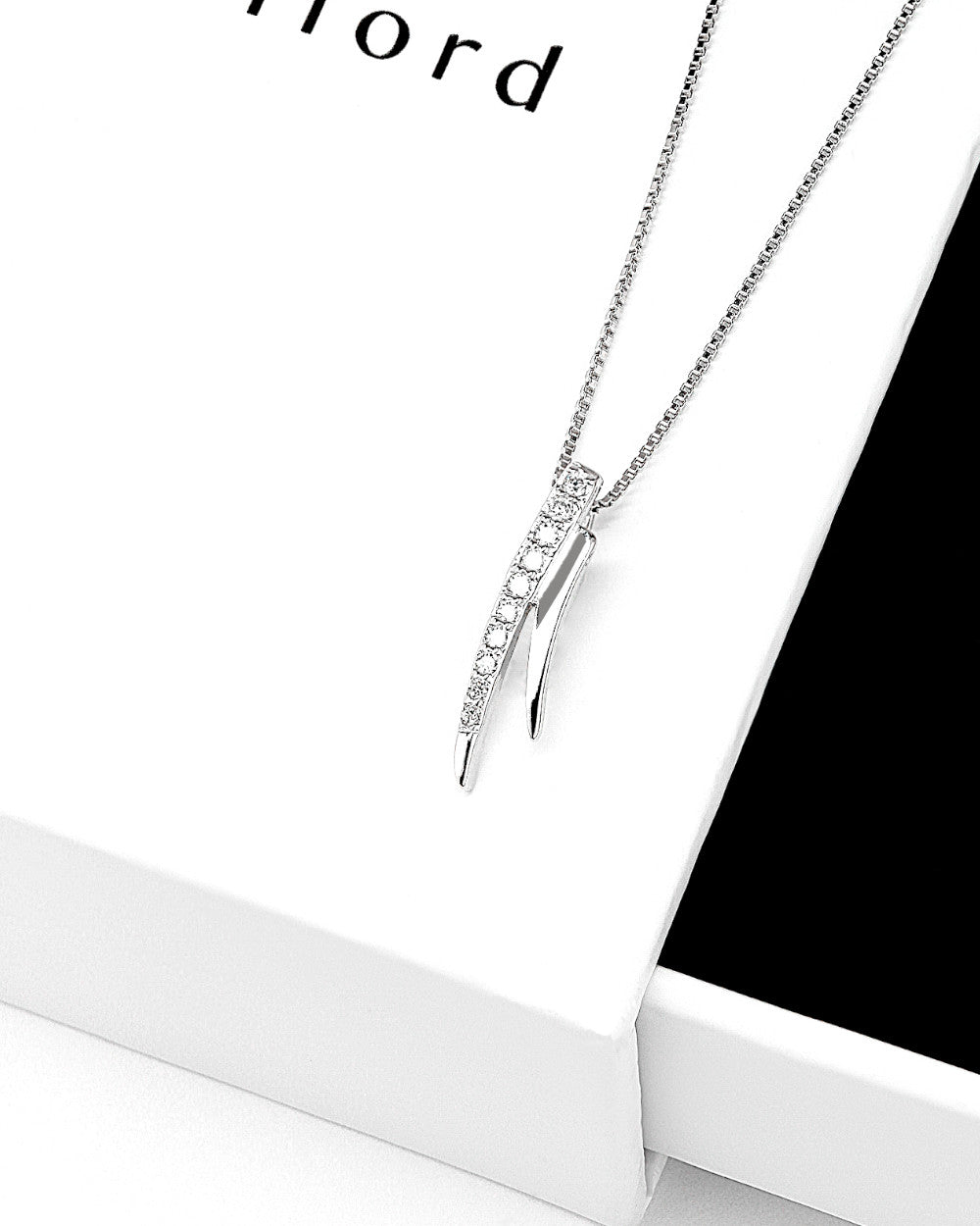 Daniel Clifford Halskette Silber 925 Anhänger Tiger Zahn zackig eckig Zacken Kristall Pendant Collier Silberkette Lexie Schmuck Geschenk Frau Freundin Mutter Schwester