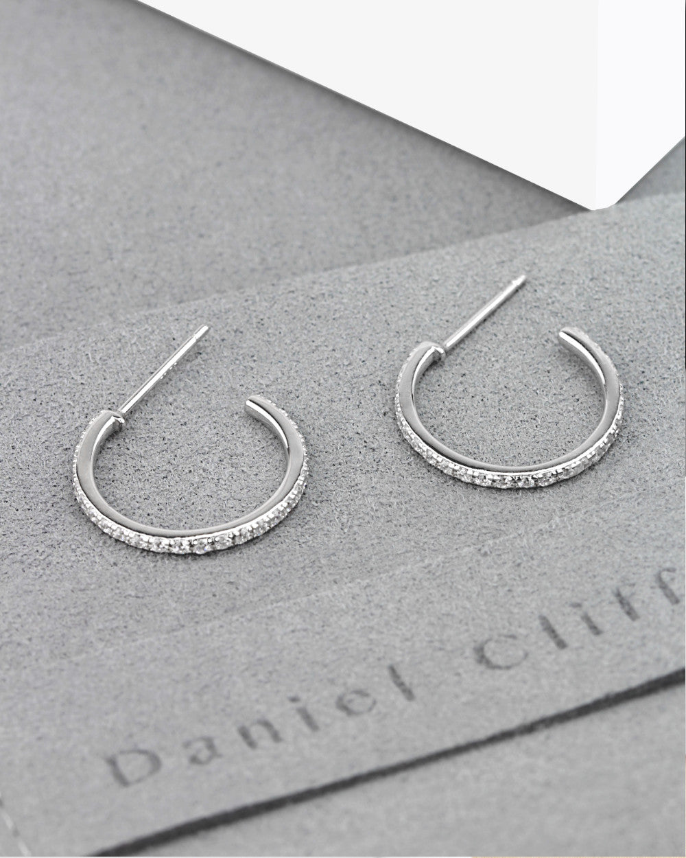 Daniel Clifford Damen Schmuck Ohrringe Creolen 17 mm Zirkonia Kristalle Damen Ohrstecker Frauen Silber 925 Geschenk Freundin Mutter Schwester mittelgroße Hoops Hoop Earrings