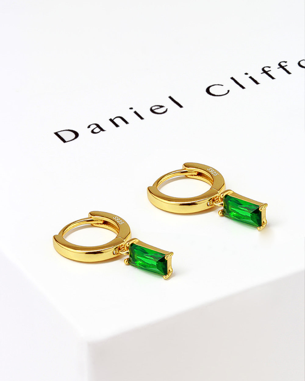 DANIEL CLIFFORD „Cara“ Damen Creolen Silber 925 vergoldet 18k Gold mit Anhänger Zirkonia Kristall grün, 10mm Creolen mit dunkelgrünem Stein